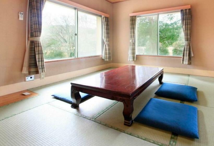 Семейный Номер, Izu Ippeki Lake Lakeside Terrace