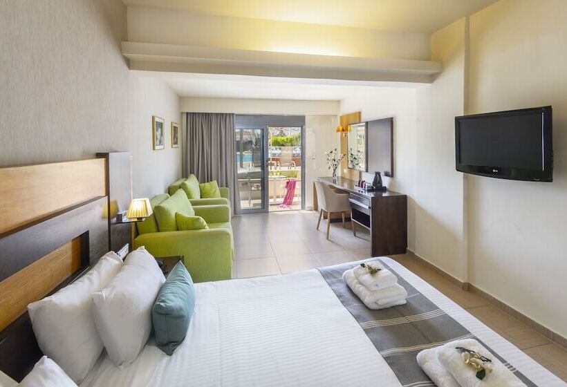 غرفة عائلية مطلّة علي حمام السباحة, Leonardo Kolymbia Resort Rhodes