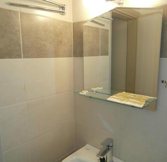 スタンダードトリプルルーム, Narkissos