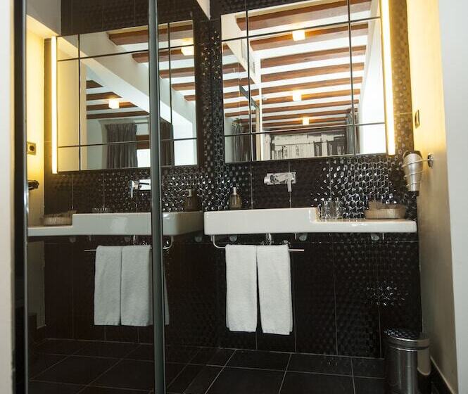 سوییت جونیور, Posada Del Leon De Oro Boutique