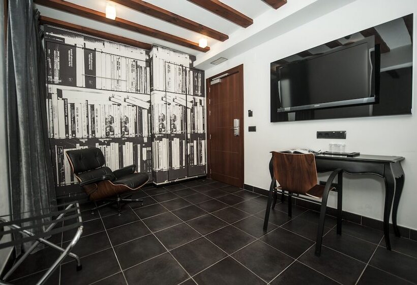 سوییت جونیور, Posada Del Leon De Oro Boutique