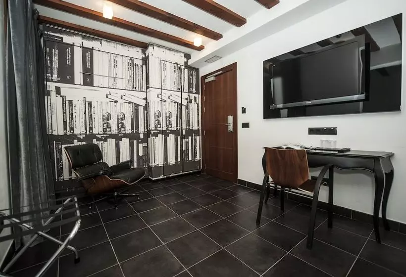سوییت جونیور, Posada Del Leon De Oro Boutique