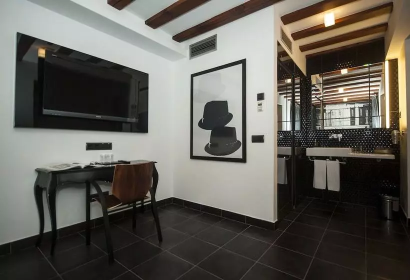 سوییت جونیور, Posada Del Leon De Oro Boutique
