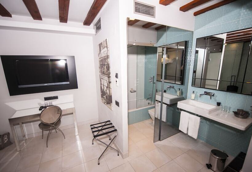 سوییت جونیور, Posada Del Leon De Oro Boutique