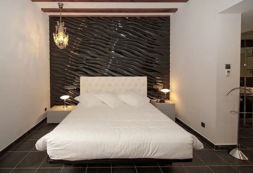 سوییت جونیور, Posada Del Leon De Oro Boutique