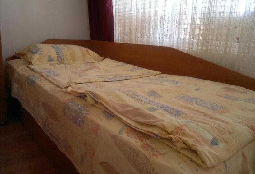 带海景的高档三人间, Poseidon