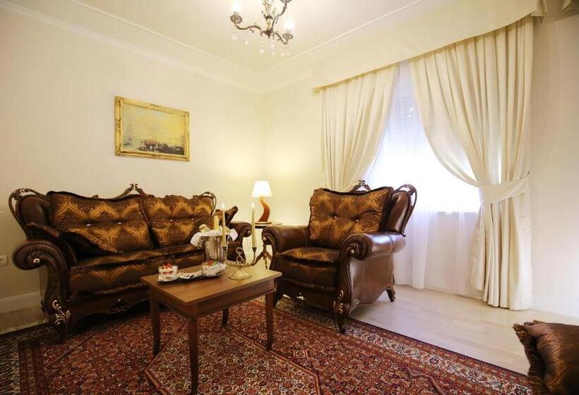 سوییت با چشم‌انداز دریا, Villa Triana Adults Only