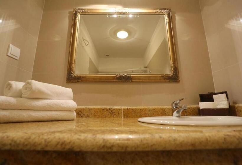 سوییت با چشم‌انداز دریا, Villa Triana Adults Only
