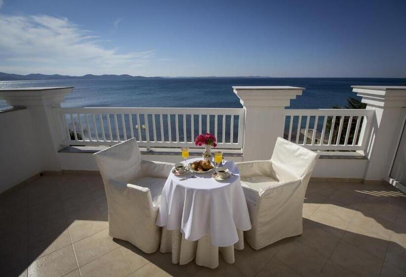 سوییت با چشم‌انداز دریا, Villa Triana Adults Only
