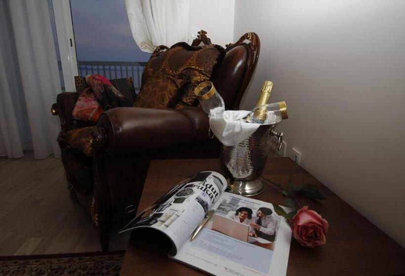 سوییت با چشم‌انداز دریا, Villa Triana Adults Only