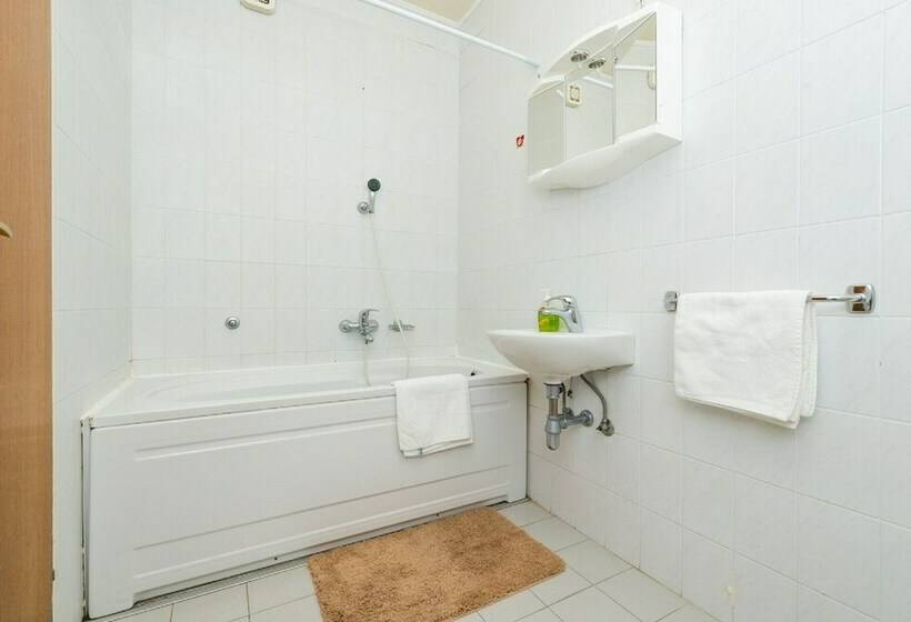 带2个卧室带海景的公寓, Villa Valjalo