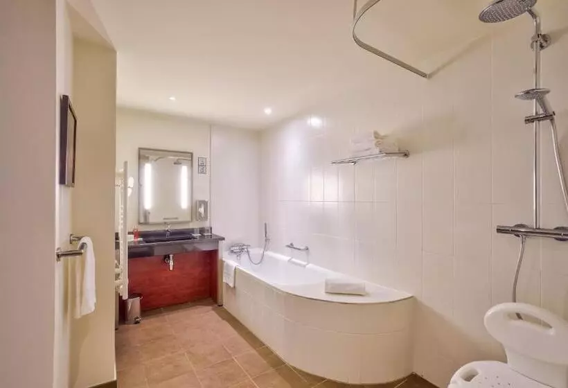 استودیوی استاندارد, Clarion Paris Cdg Airport