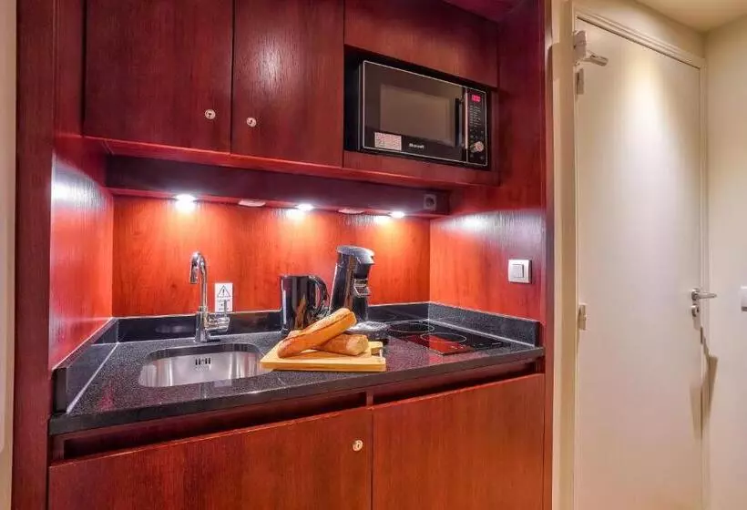 استودیوی استاندارد, Clarion Paris Cdg Airport
