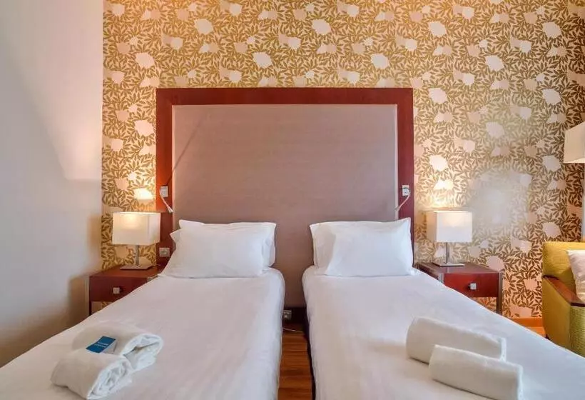 استودیوی استاندارد, Clarion Paris Cdg Airport