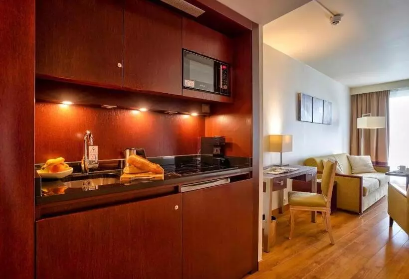 استودیوی لوکس, Clarion Paris Cdg Airport