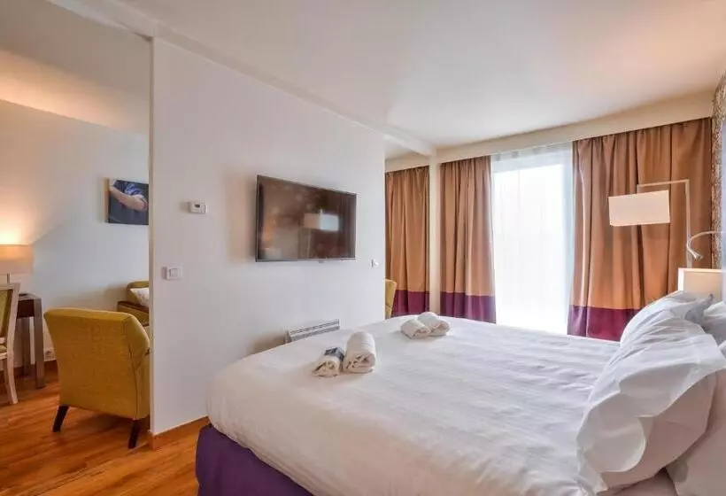 استودیوی لوکس, Clarion Paris Cdg Airport