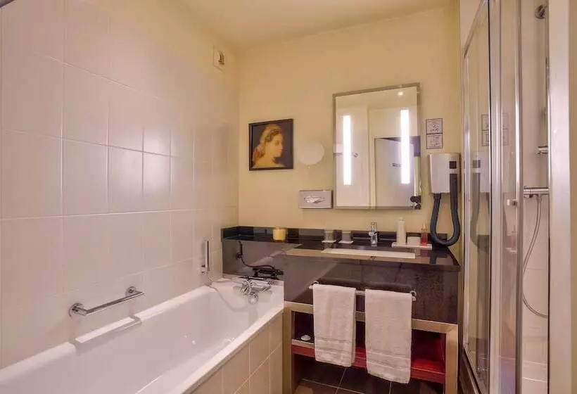 استودیوی استاندارد, Clarion Paris Cdg Airport