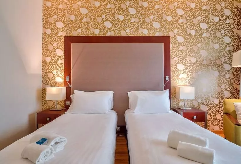 استودیوی استاندارد, Clarion Paris Cdg Airport