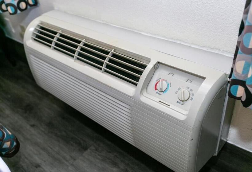 غرفة قياسية سرير كينج لذوى الإحتياجات الخاصة, Anaheim Discovery Inn And Suites