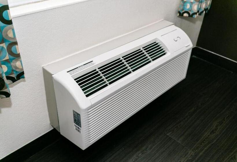 غرفة قياسية سرير كينج لذوى الإحتياجات الخاصة, Anaheim Discovery Inn And Suites