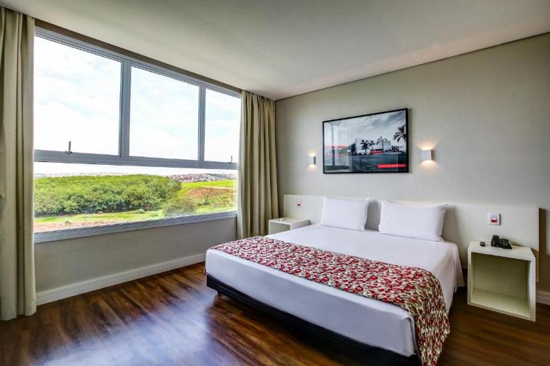 带大床的标准间, Best Western Plus Houston Atascocita Inn & Suites