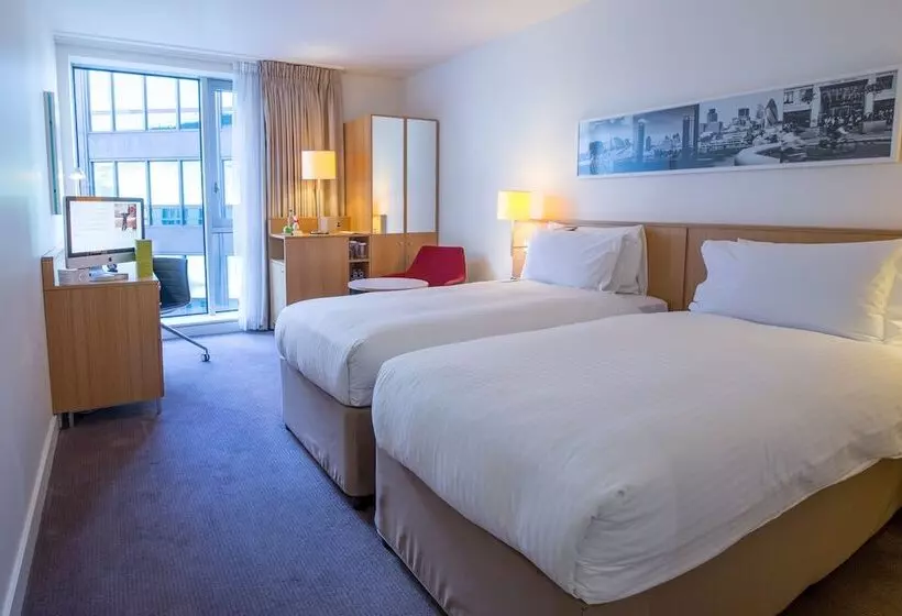 スタンダードルーム, Doubletree By Hilton Hotel London  Tower Of London