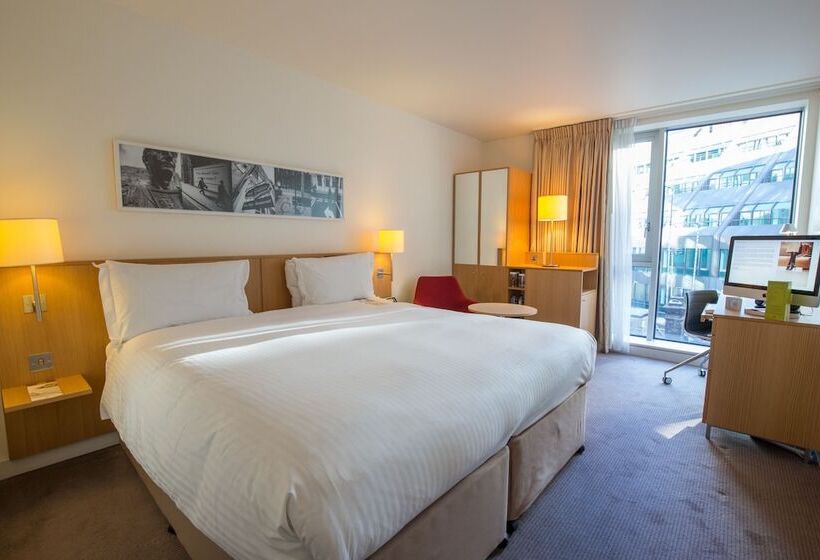 Номер Deluxe, Doubletree By Hilton Hotel London  Tower Of London