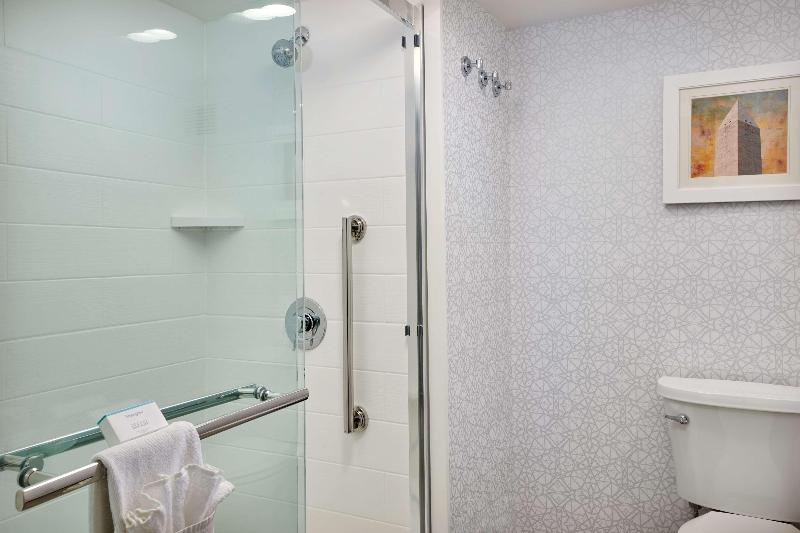 身障者適用スタンダードルーム, Doubletree By Hilton Hotel London  Tower Of London