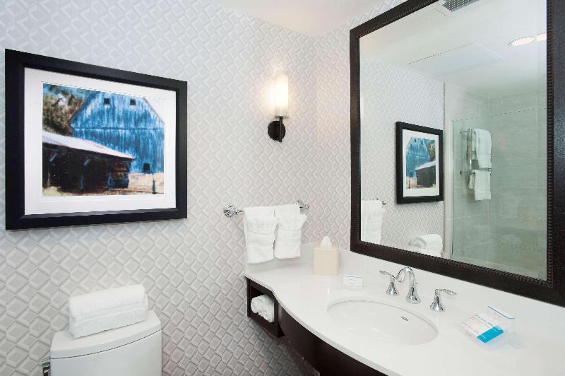 キングサイズベッドのデラックスルーム, Doubletree By Hilton Hotel London  Tower Of London