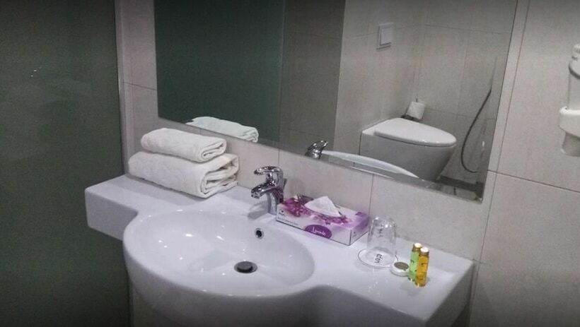 اتاق استاندارد, Eden Phoenix