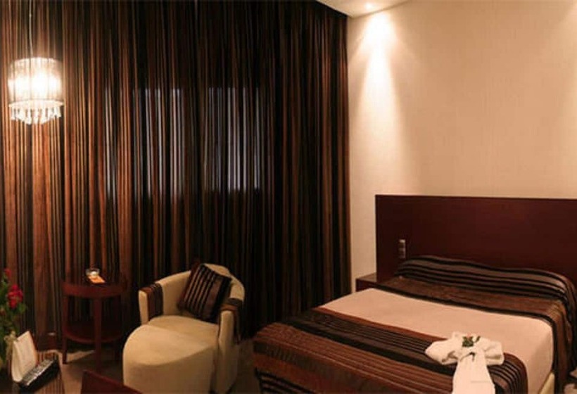 اتاق کلاب, Eden Phoenix