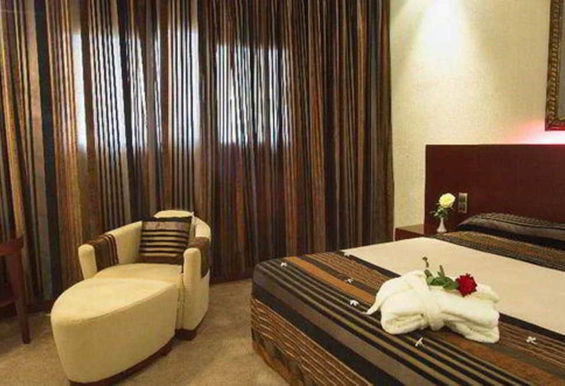 اتاق کلاب, Eden Phoenix