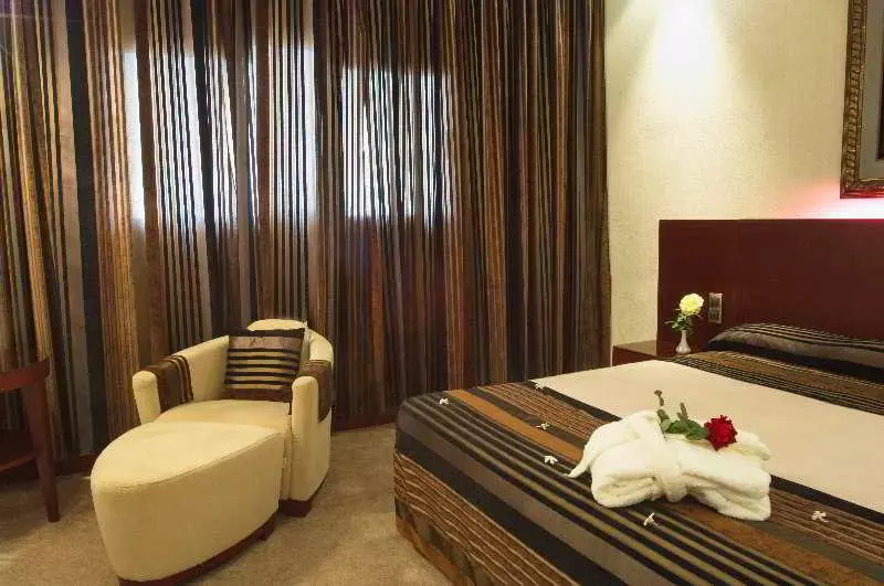اتاق استاندارد, Eden Phoenix