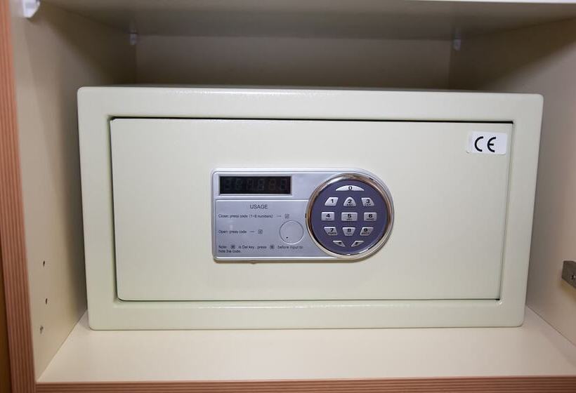 Номер Стандарт Вид на Горы, Glyfada Beach