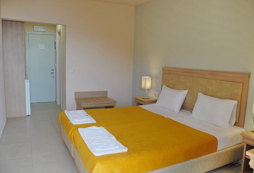 Номер Стандарт Вид на Горы, Glyfada Beach