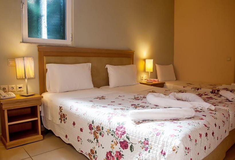 Номер Стандарт Вид на Горы, Glyfada Beach