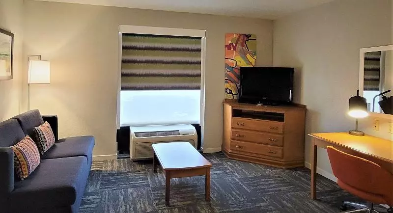 キングサイドベッドのスタンダードワンルーム, Hampton Inn Haysnorth Of I70