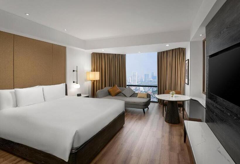 Club Room King Bed, Sheraton Hanoi West