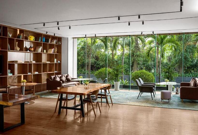 سوئیت کلاب, Sheraton Hanoi West