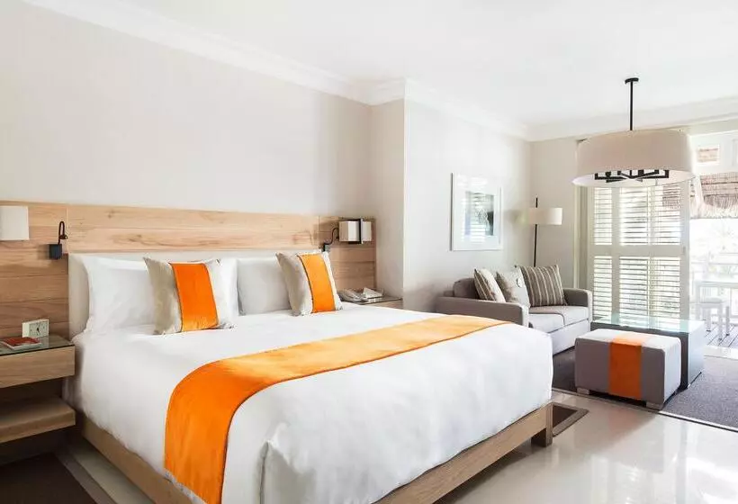 سوییت جونیور با چشم‌انداز استخر, Lux Belle Mare Resort & Villas