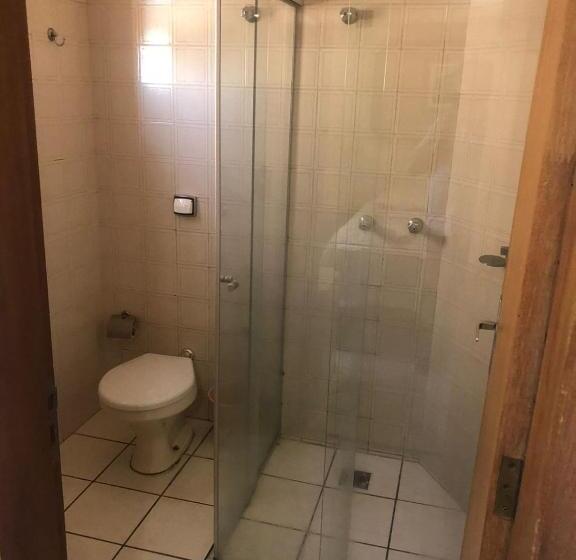 标准三人间, Nações