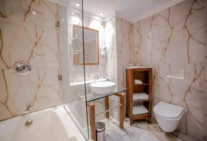سوییت لوکس, Victoria Crown Plaza