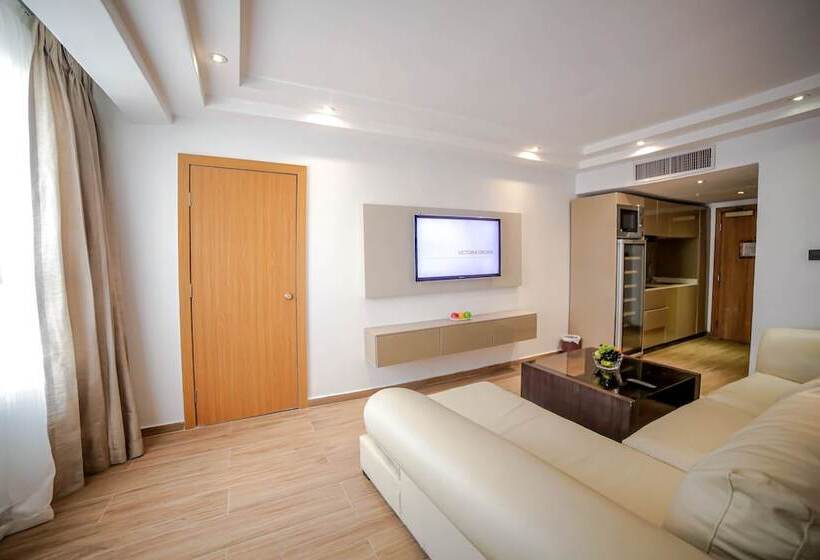 سوییت لوکس, Victoria Crown Plaza