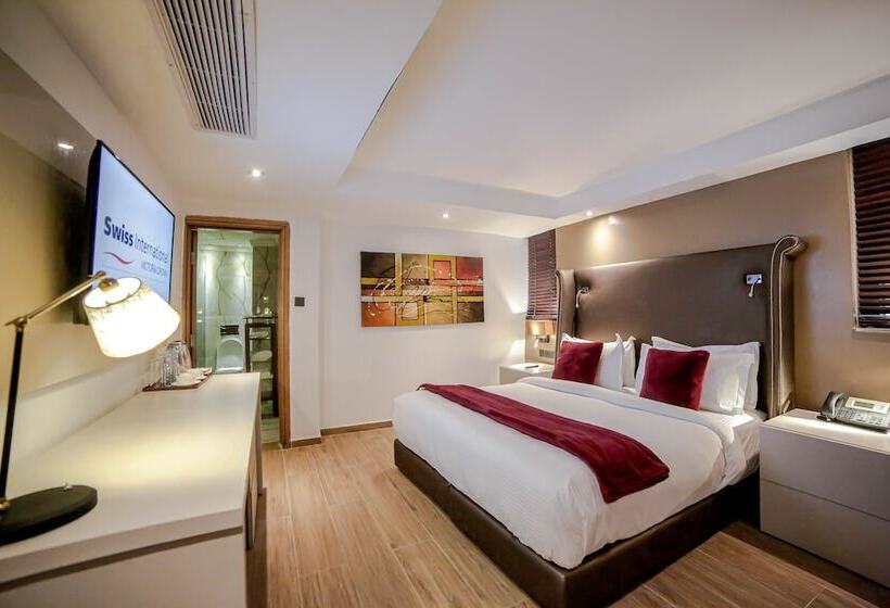 سوییت لوکس, Victoria Crown Plaza