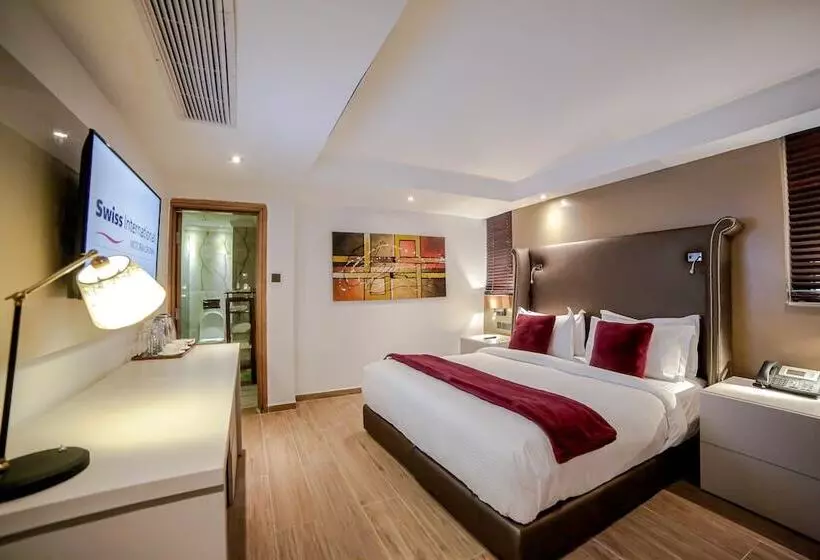 سوییت لوکس, Victoria Crown Plaza