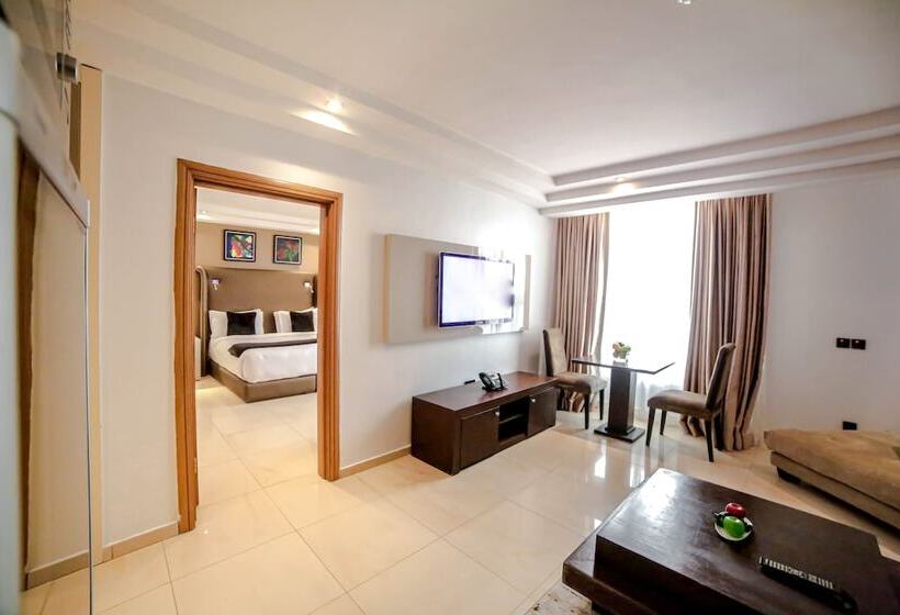 سوییت اجرایی, Victoria Crown Plaza