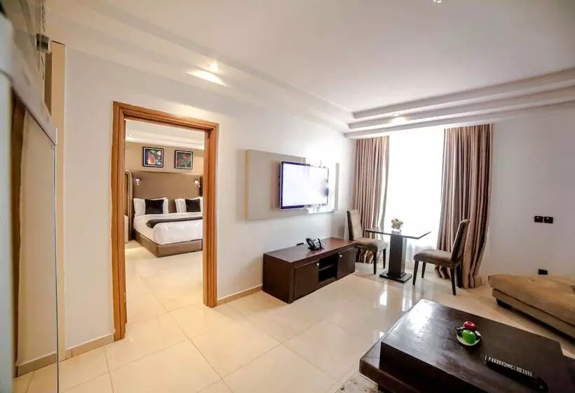 سوییت اجرایی, Victoria Crown Plaza