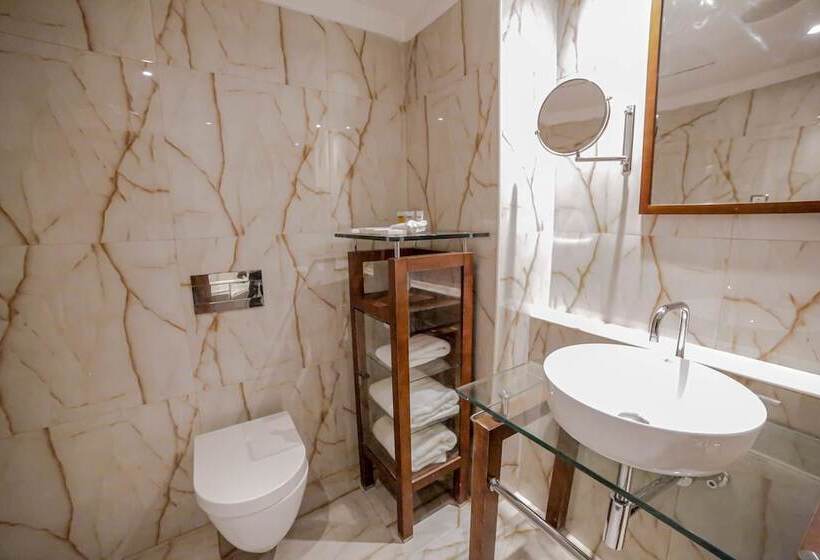 سوییت اجرایی, Victoria Crown Plaza