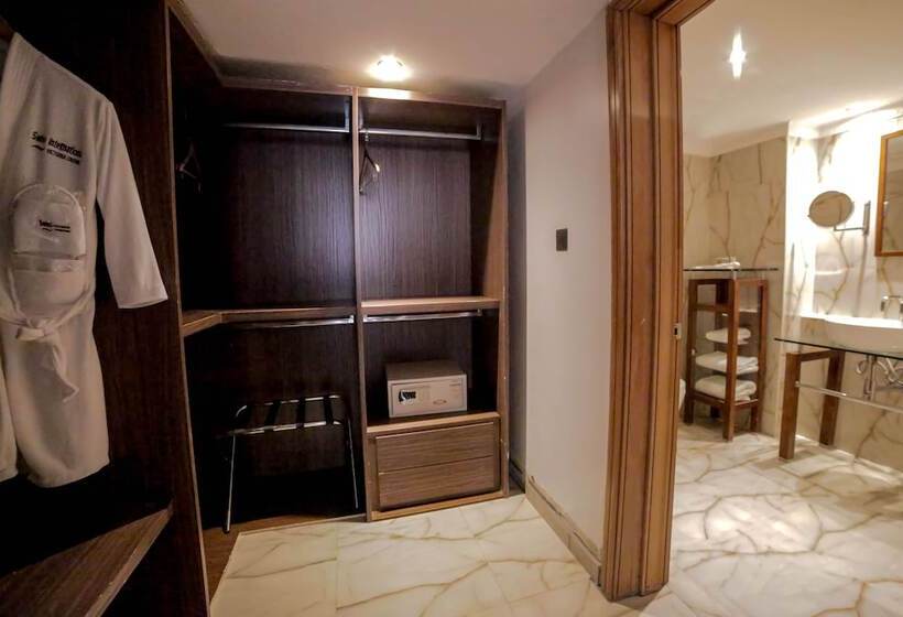 سوییت اجرایی, Victoria Crown Plaza