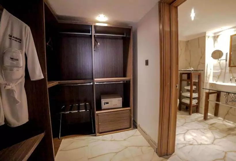 سوییت اجرایی, Victoria Crown Plaza